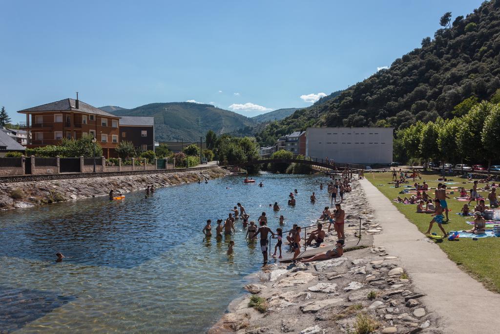 Hostal Tres Campanas Villafranca Del Bierzo Eksteriør bilde