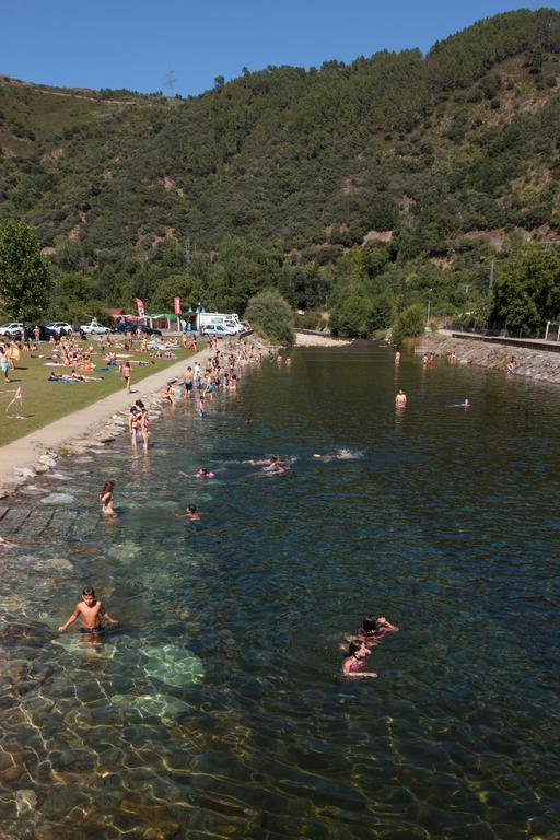 Hostal Tres Campanas Villafranca Del Bierzo Eksteriør bilde