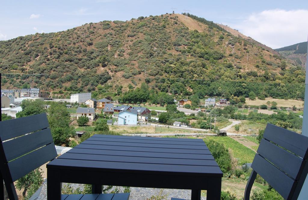 Hostal Tres Campanas Villafranca Del Bierzo Eksteriør bilde